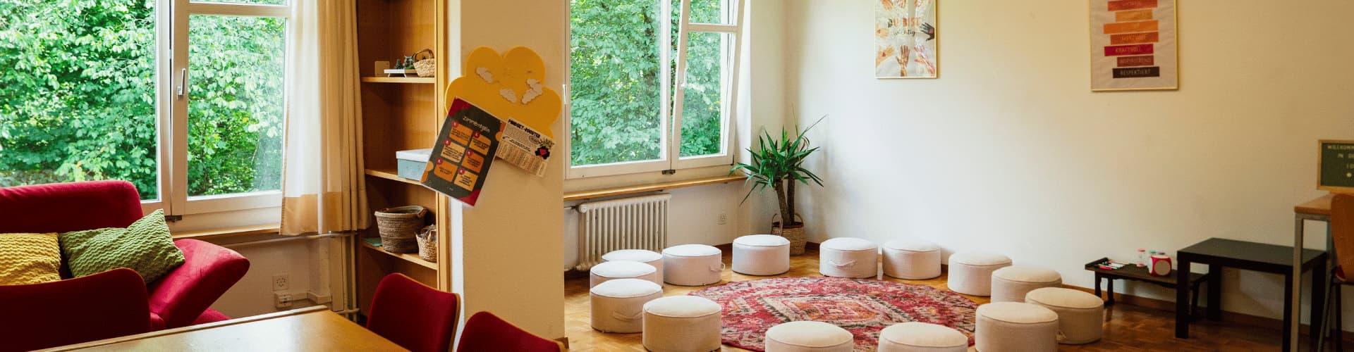 Raum der Waid mit Sitzkissen im Kreis